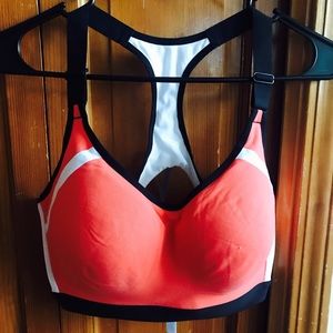 VS Sport Sports Bra
